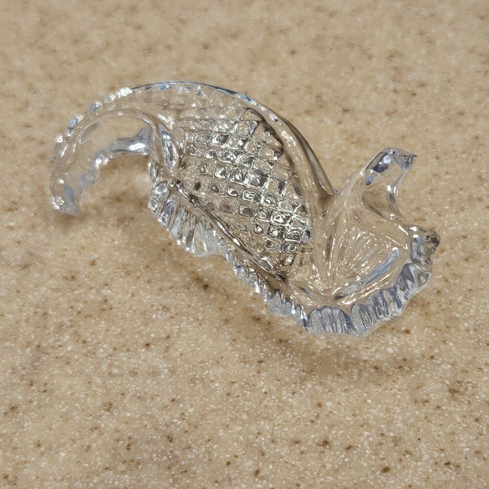 NEW IN BOX CLASSIC WATERFORD LEAD CRYSTAL SEAHORSE BROOCH PIN - Picture 5 of 9